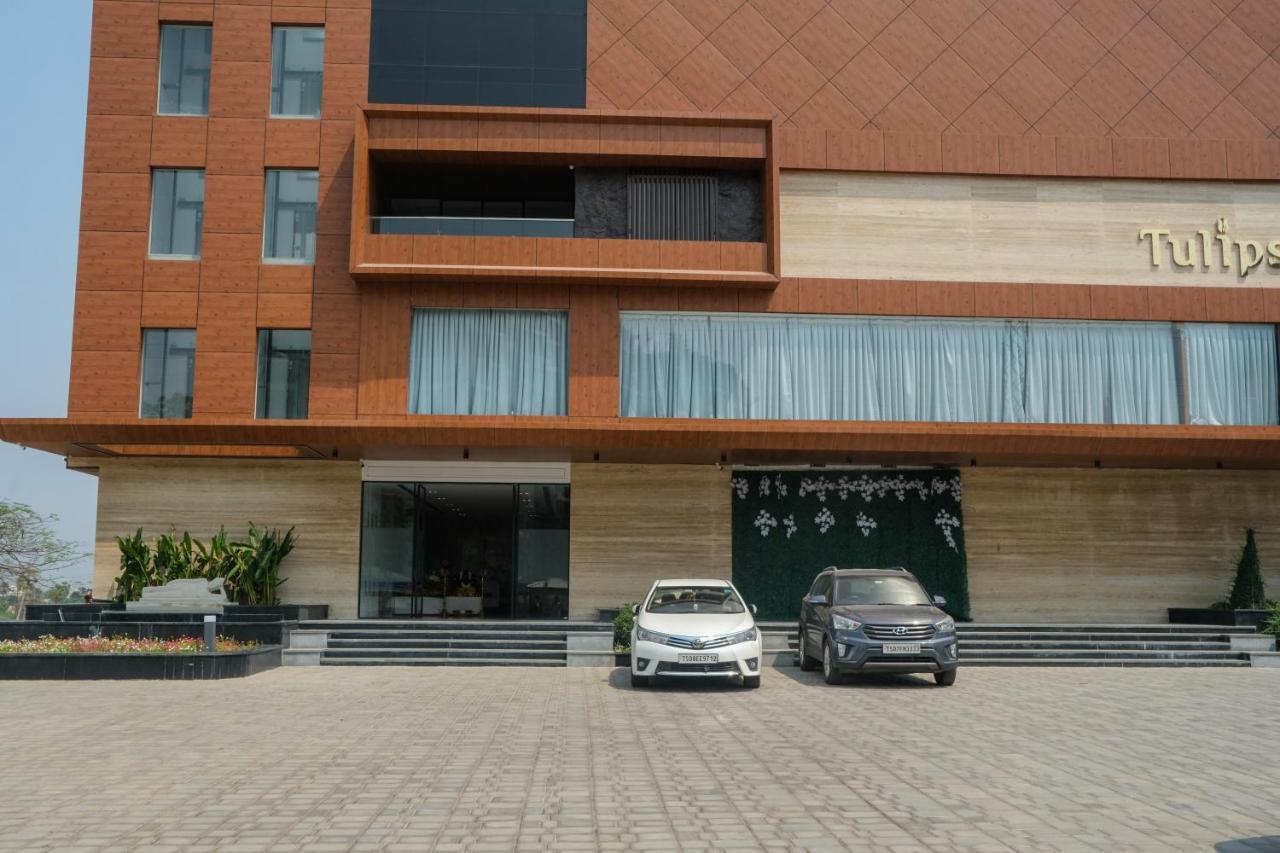 Hotel Tulips Grand Haiderabad Buitenkant foto