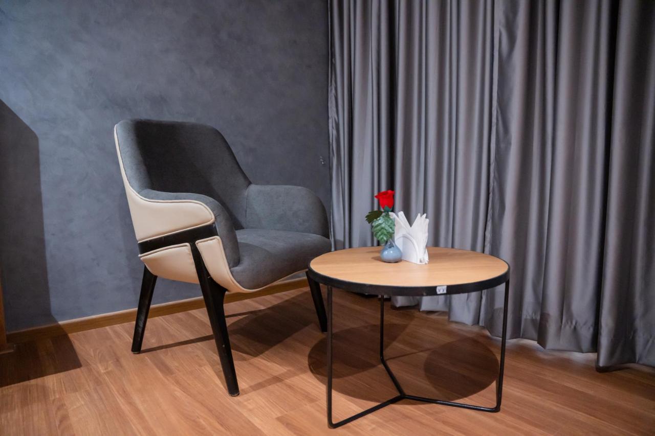 Hotel Tulips Grand Haiderabad Buitenkant foto